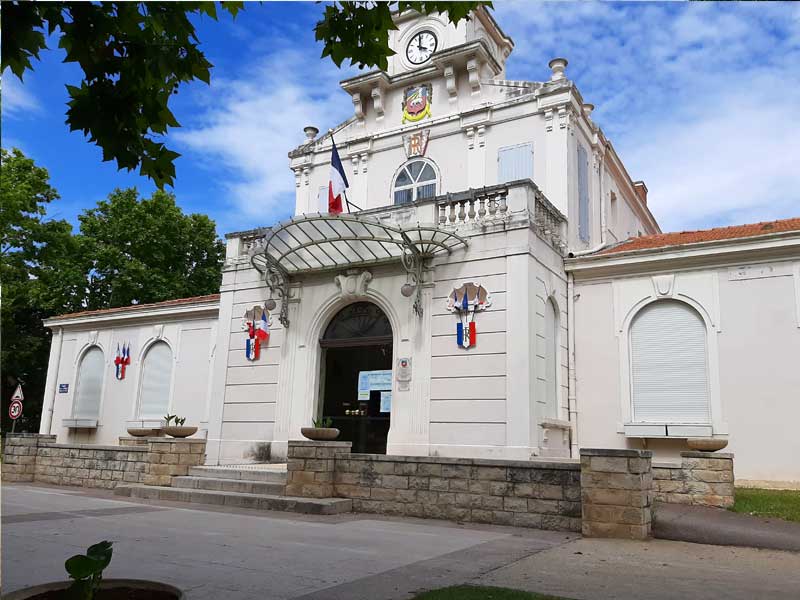 La mairie de la ville - photo : rhinoferos