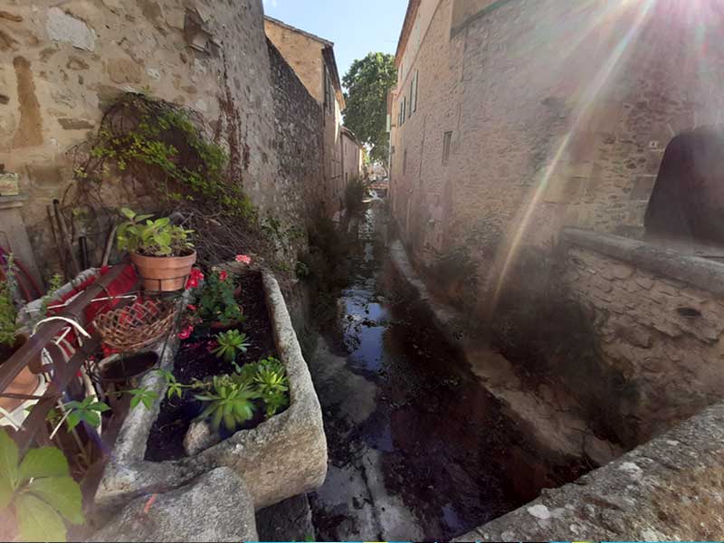 La rivière du centre ancien - photo : rhinoferos