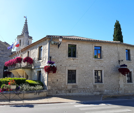 Mairie d'Eyragues - photo : Rhinoferos