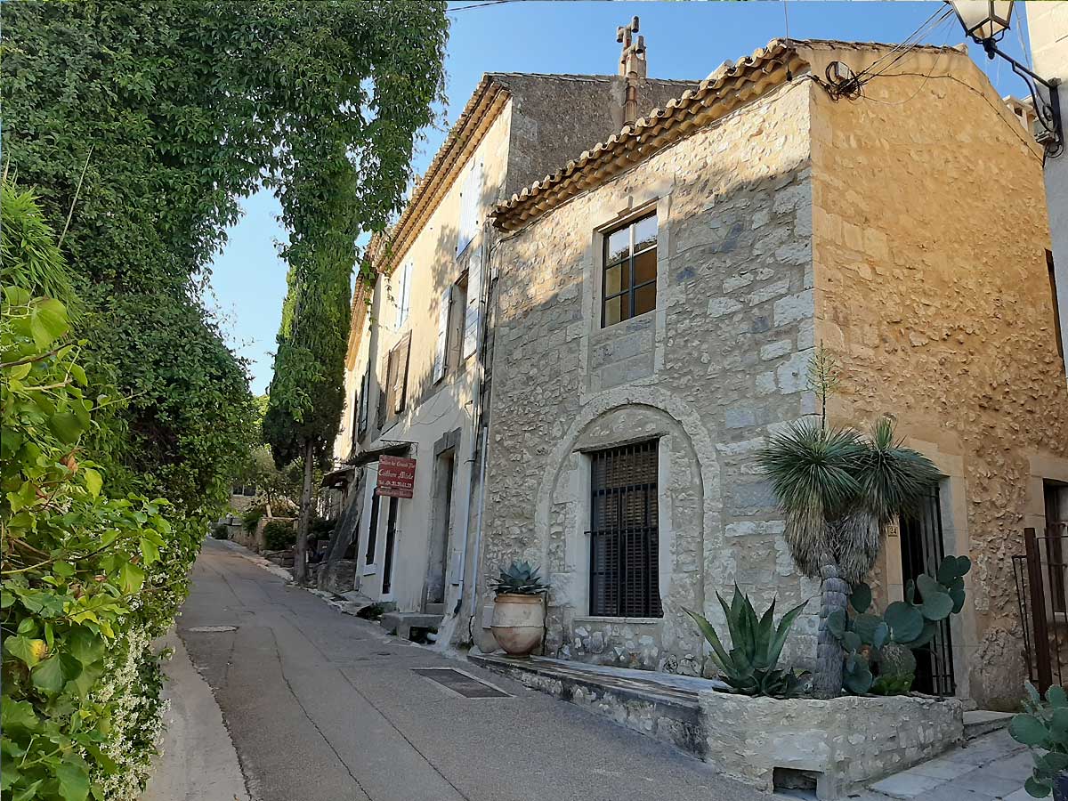 La montée d'Eygalières - photo : Rhinoferos