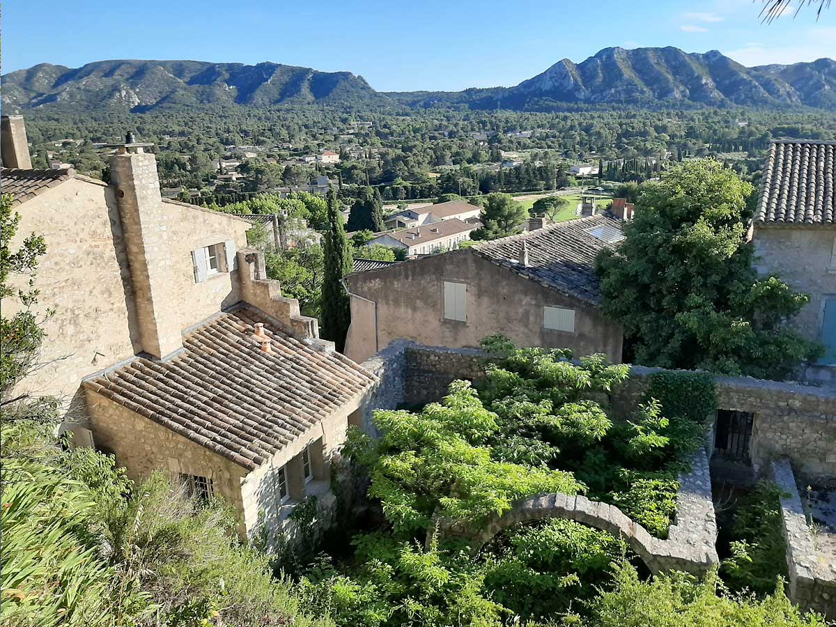 Vue de la colline du village - photo : Rhinoferos