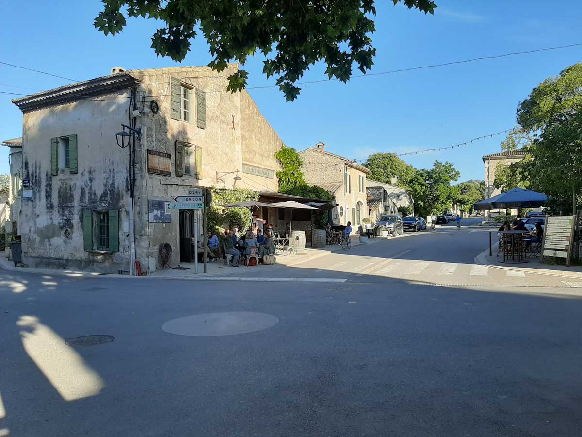 Le centre La montée d'Eygalières - photo : Rhinoferos