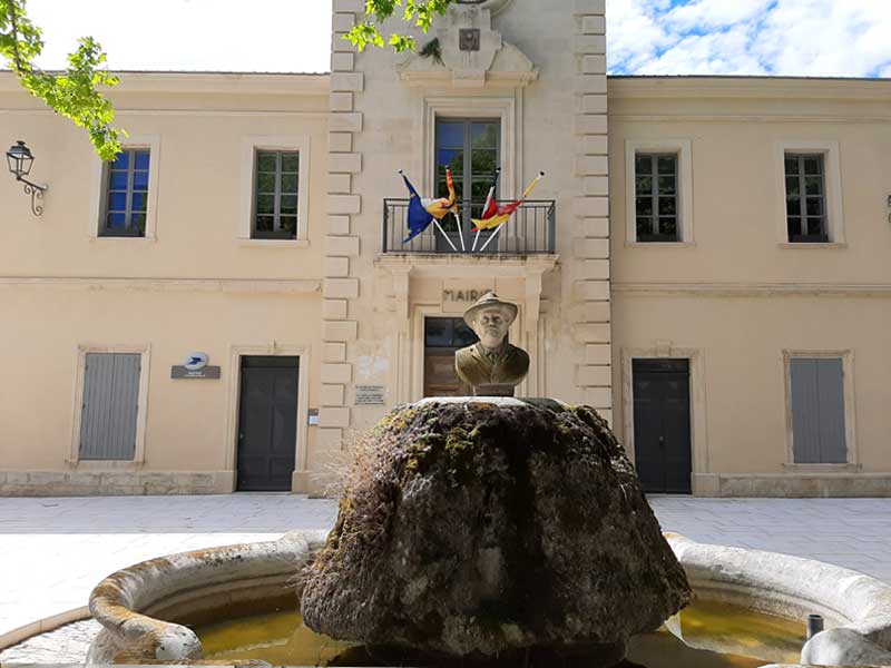 La place de la mairie - photo : Rhinoferos